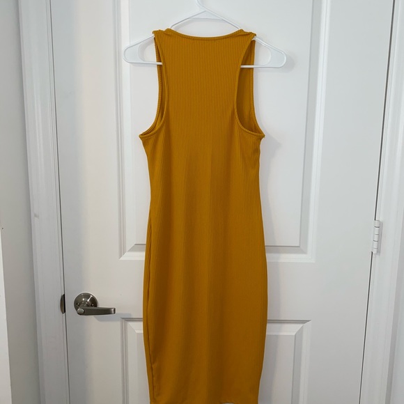 Dress - Picture 6 of 6